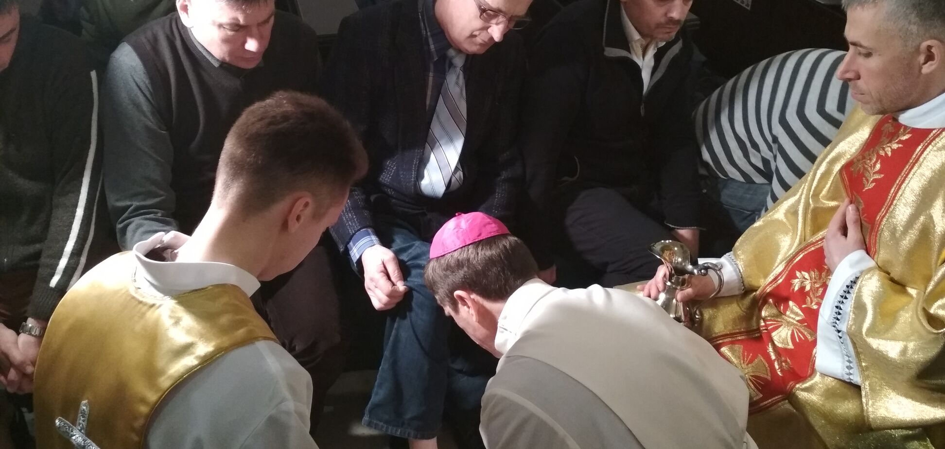 В киевском костеле епископ совершил обряд омовения ног