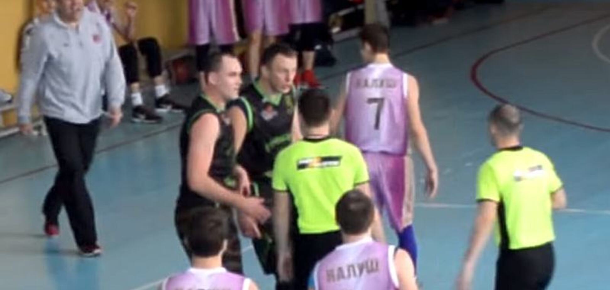 Українського баскетболіста довічно дискваліфікували за напад на суддю: відео інциденту