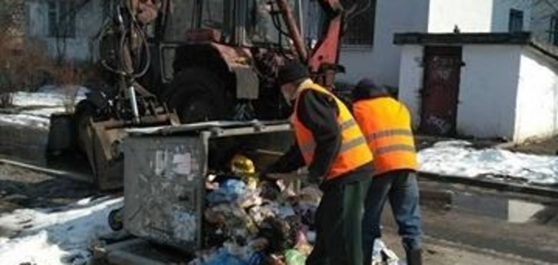 У Дніпрі активно ліквідовують сміттєві завали