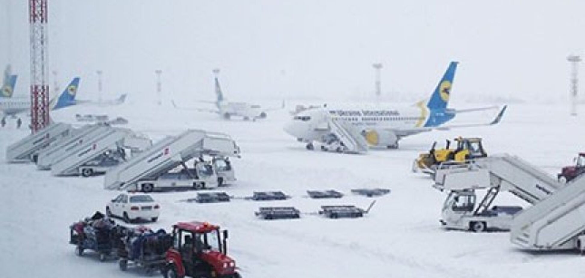 Сошел с полосы: в Запорожье произошло ЧП с самолетом