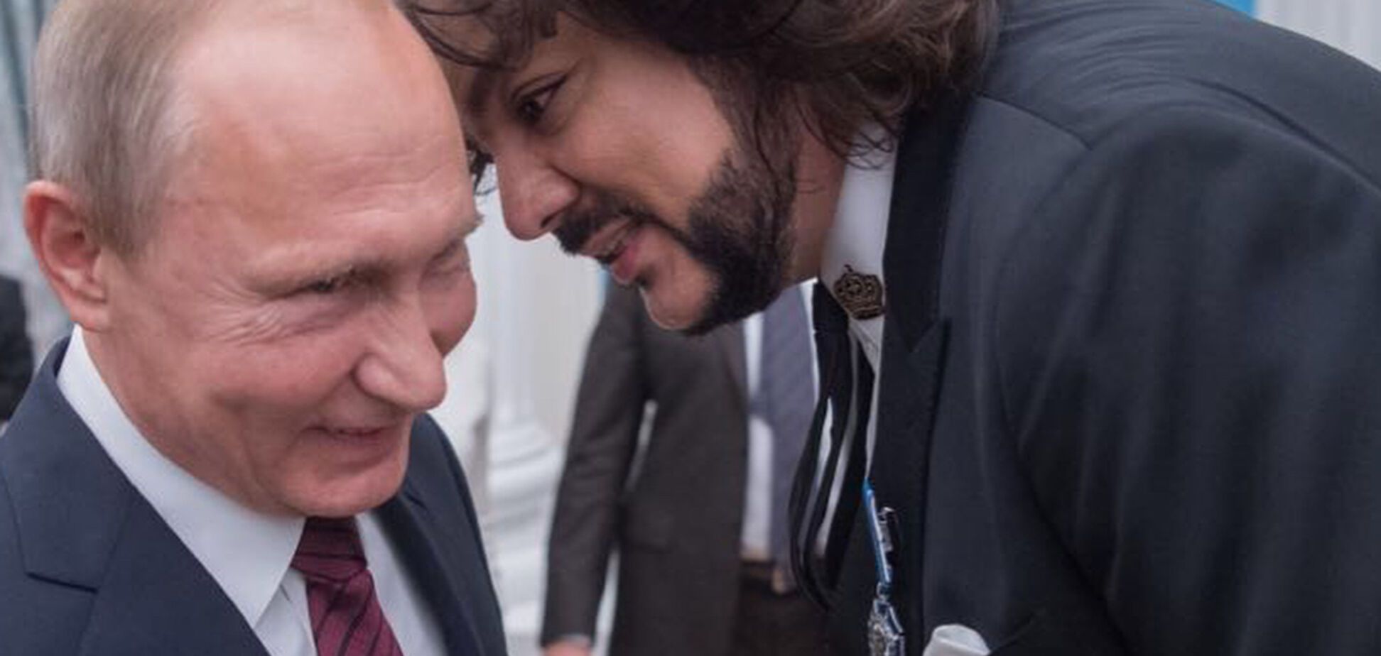 'Я за сильного президента': Киркоров показал истинные размеры Путина