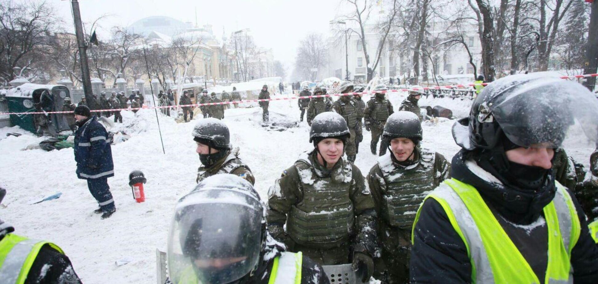 Столкновения под Радой: появилось объяснение сносу палаточного городка