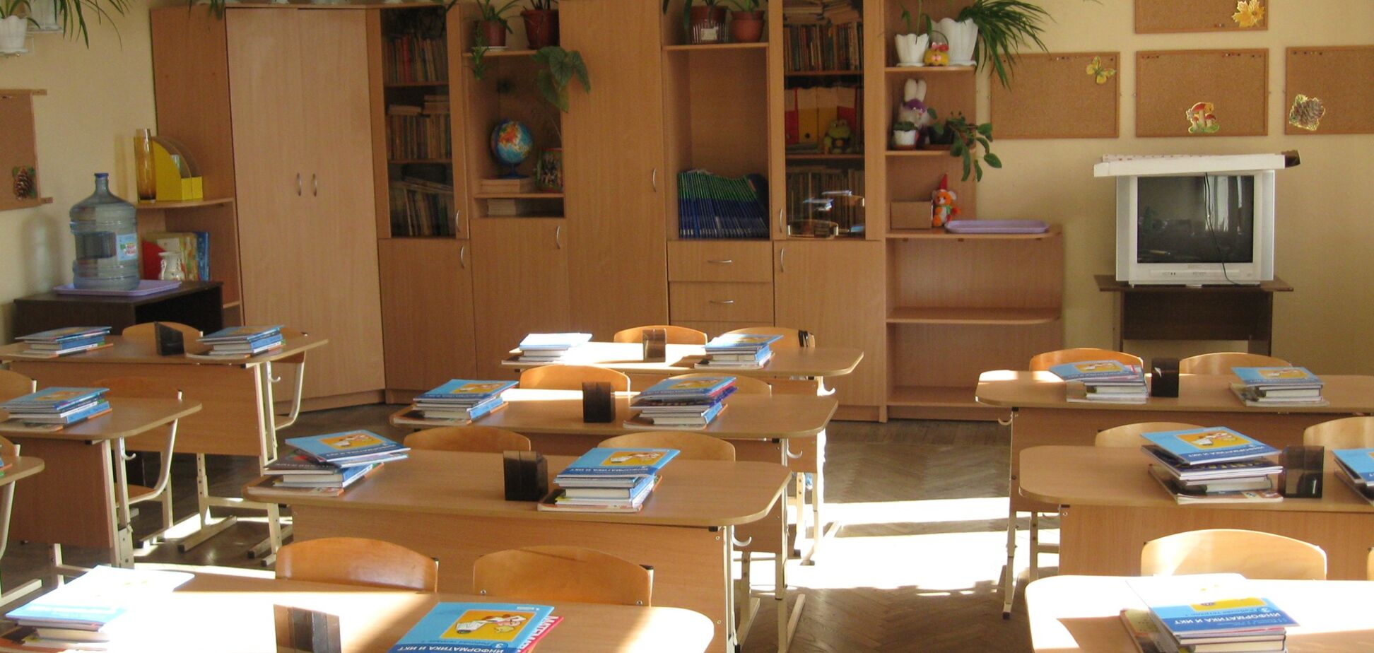 В Кабмине назвали новые сроки возобновления работы школ и ВУЗов