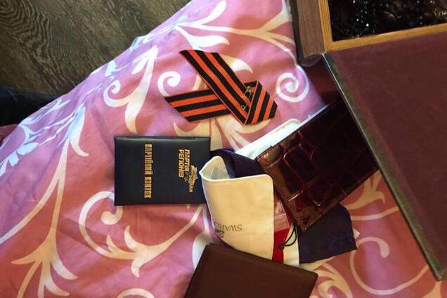 Партбилет Партии регионов на память: не удивительно для Харькова