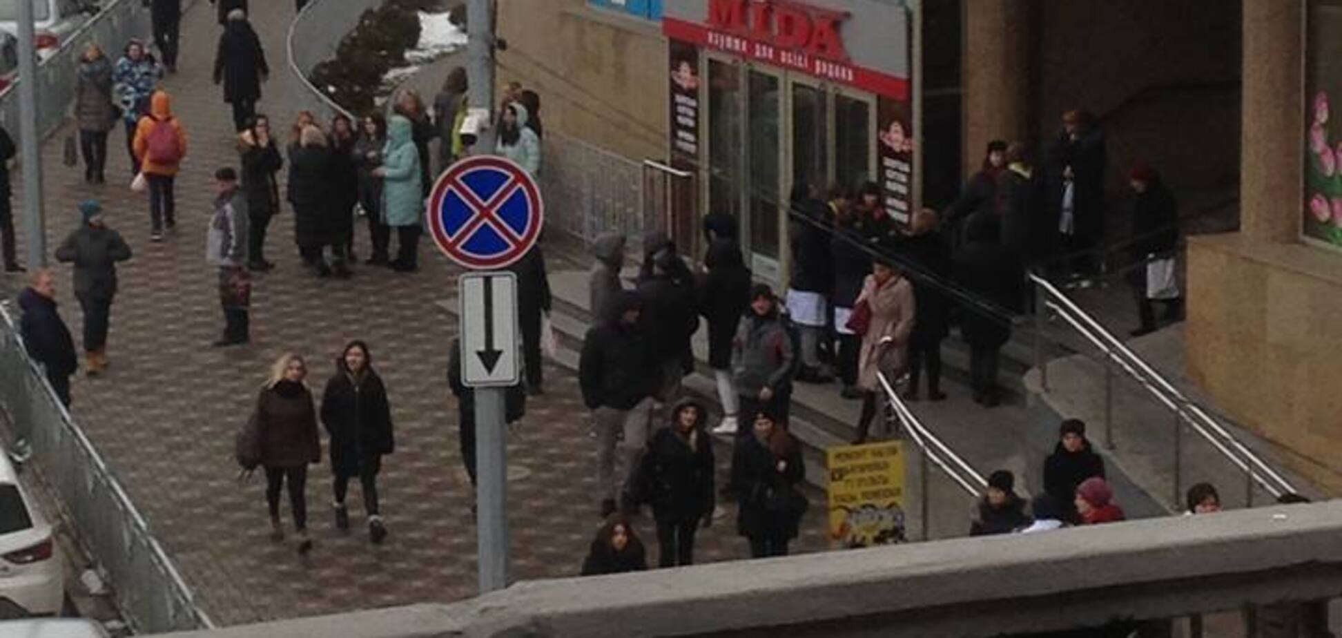 В Киеве экстренно эвакуировали людей из ТРЦ