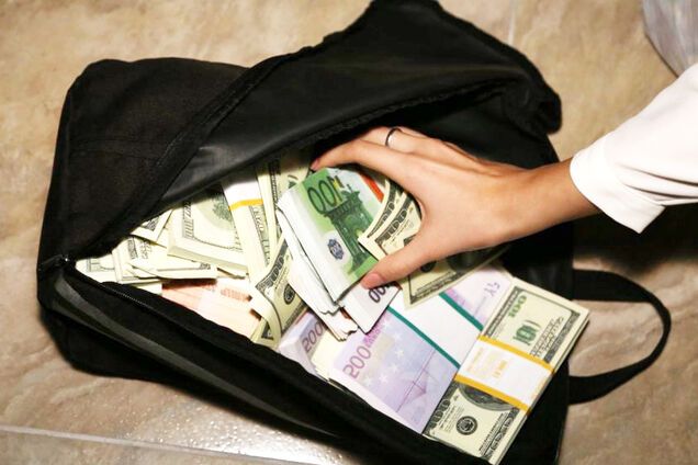 'Привозят в чемоданах': волонтер рассказал, кто финансирует 'ЛДНР'