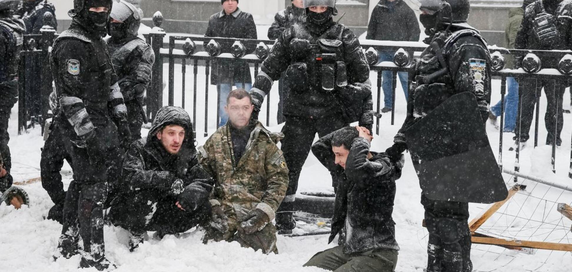 Тим, хто плаче над розгоном гадючника...