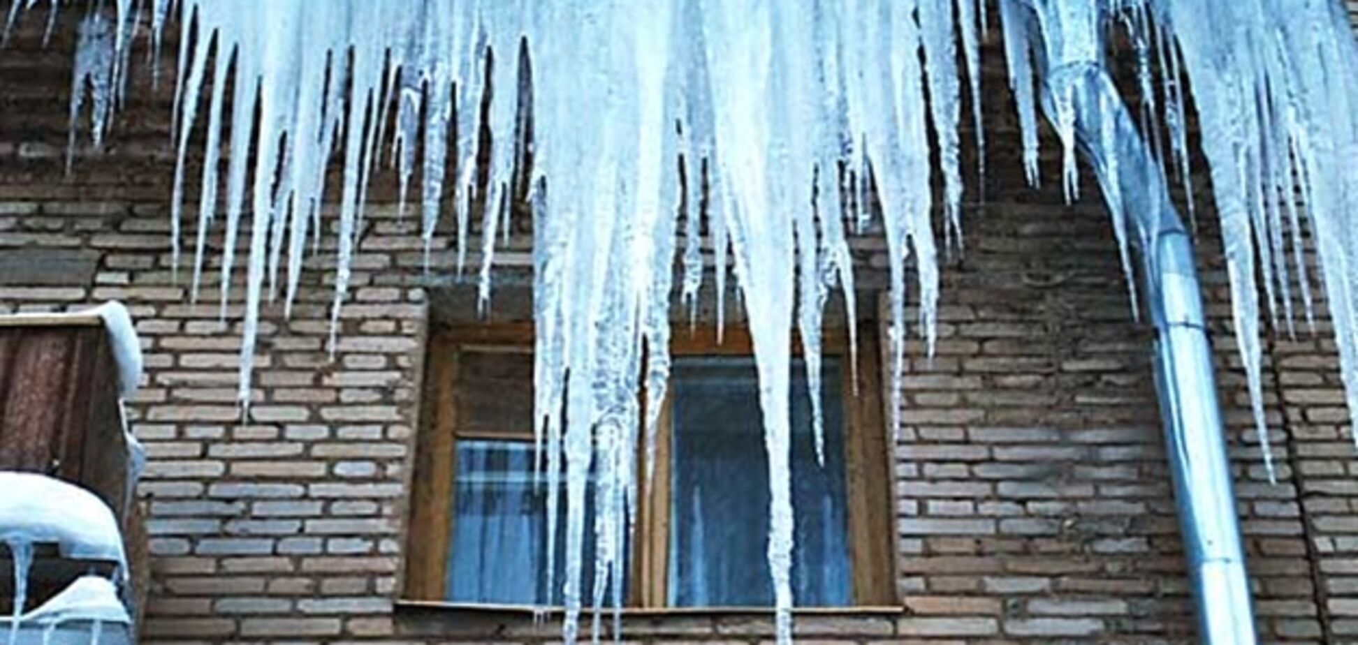 Угрожающий ледопад в Киеве: стало известно о первой 'жертве'