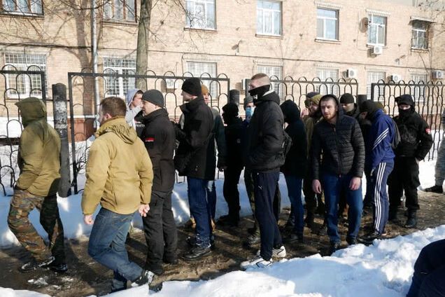 Тітушки Крисіна