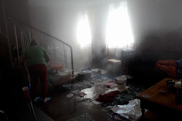 В Киеве в квартире известного писателя рухнул потолок