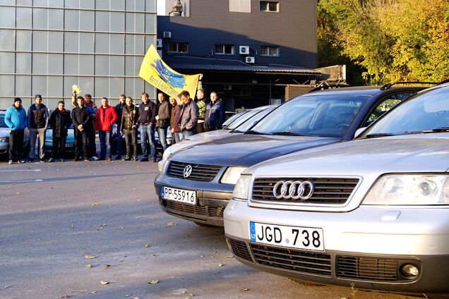 Авто на єврономерах в Україні: експерт розвіяв головну надію водіїв