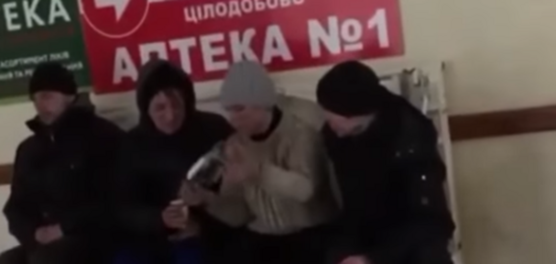 'Група здоров'я': у Києві влаштували 'наливайку' в травмпункті