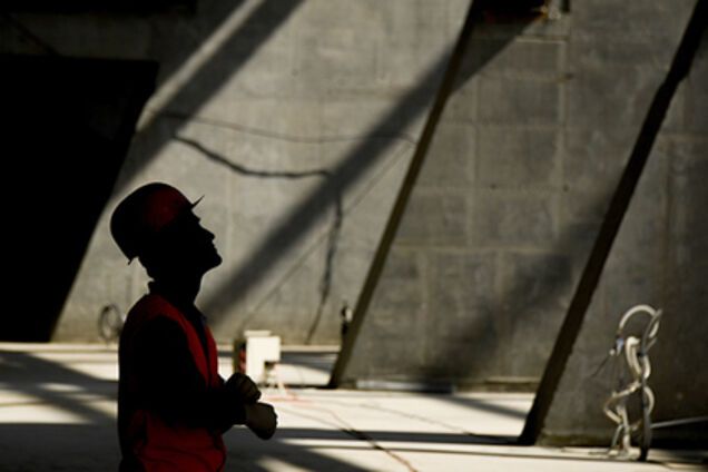 Вишка з кулеметниками і колючий дріт: в Росії підняли на сміх нове будівництво до ЧС-2018