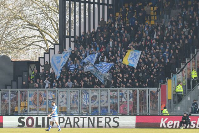 У Нідерландах фанати побили футболістів після поразки 0:4 - опубліковано відео