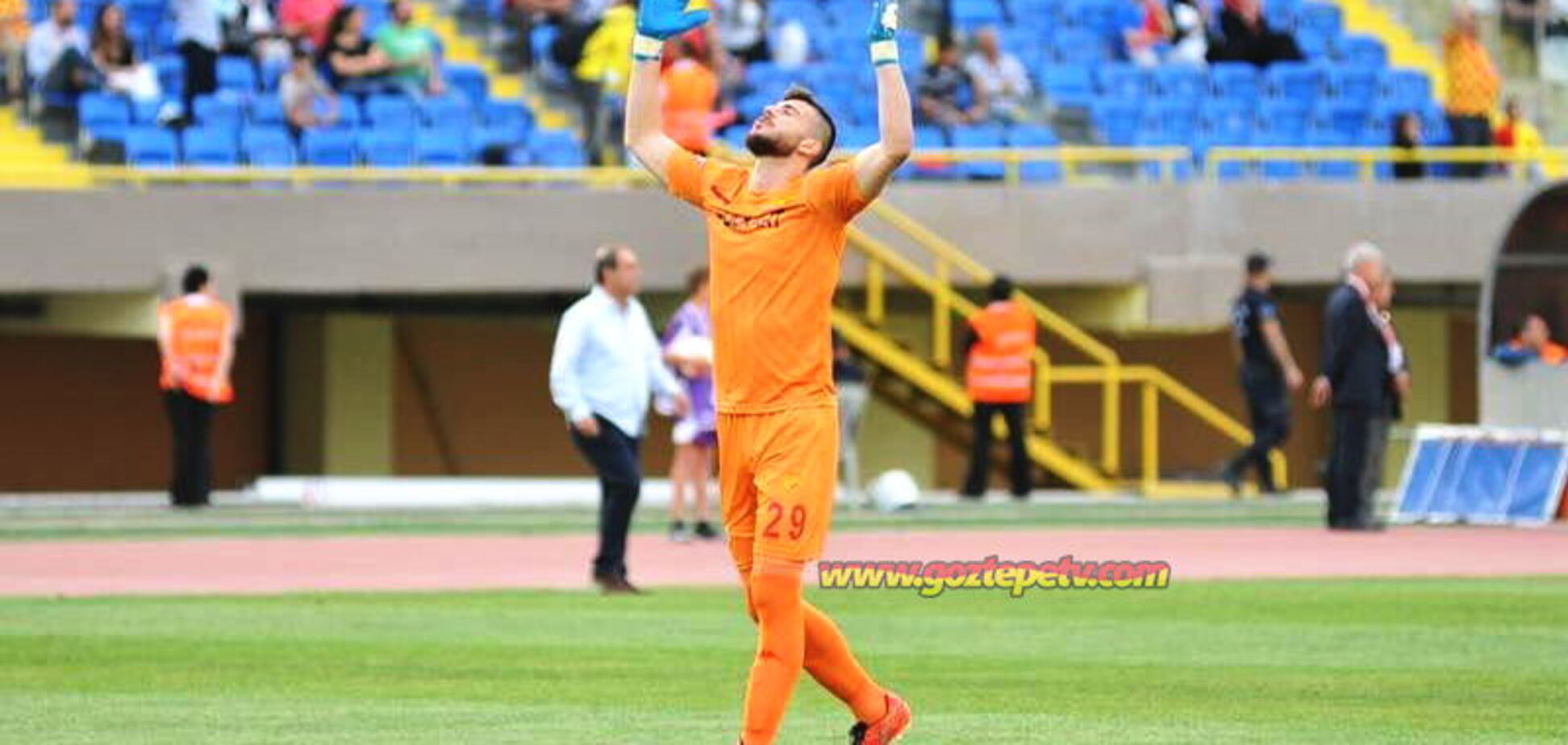 Турецкий вратарь забил спасительный гол на последней секунде матча: опубликовано видео