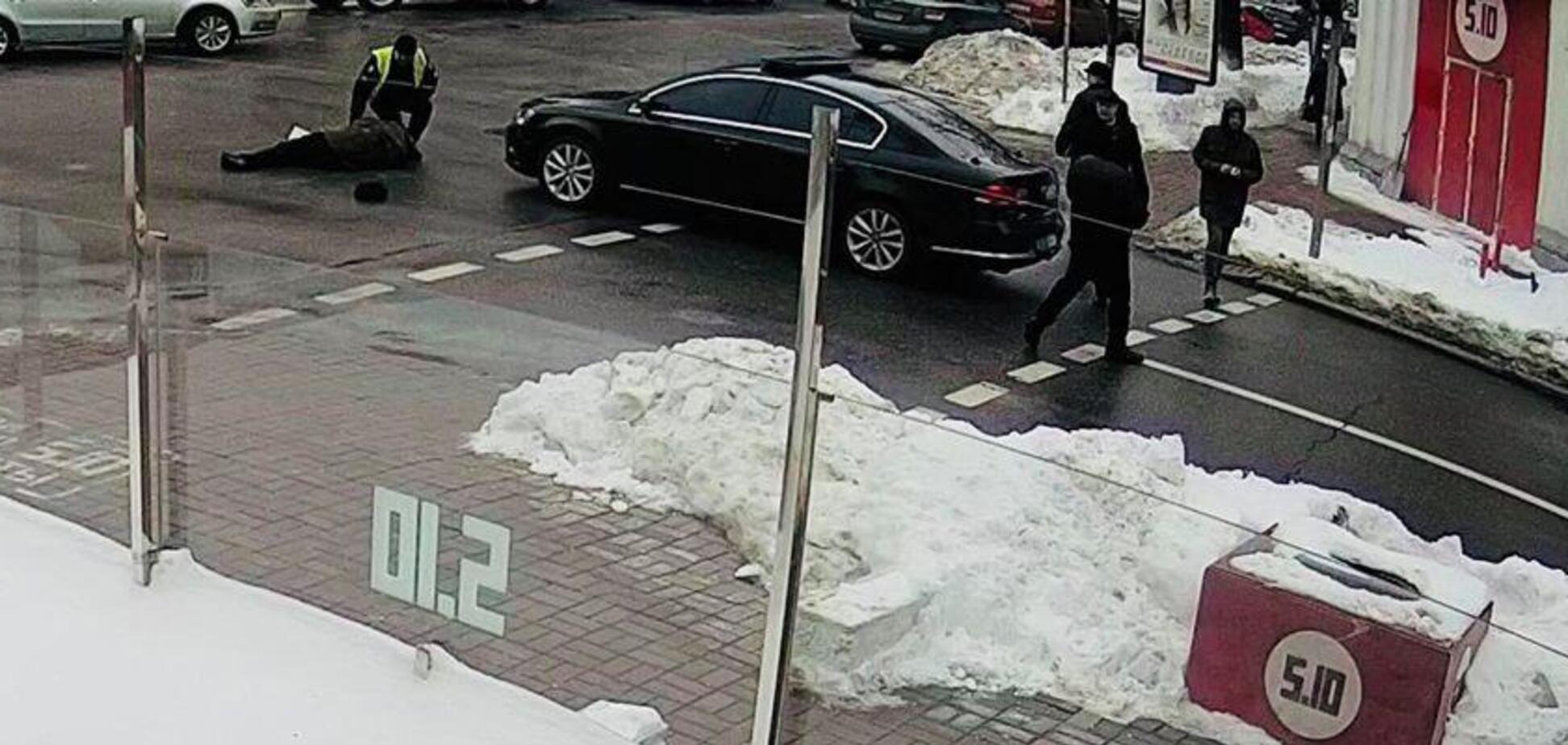 В Киеве автомобиль полиции из кортежа Порошенко сбил человека