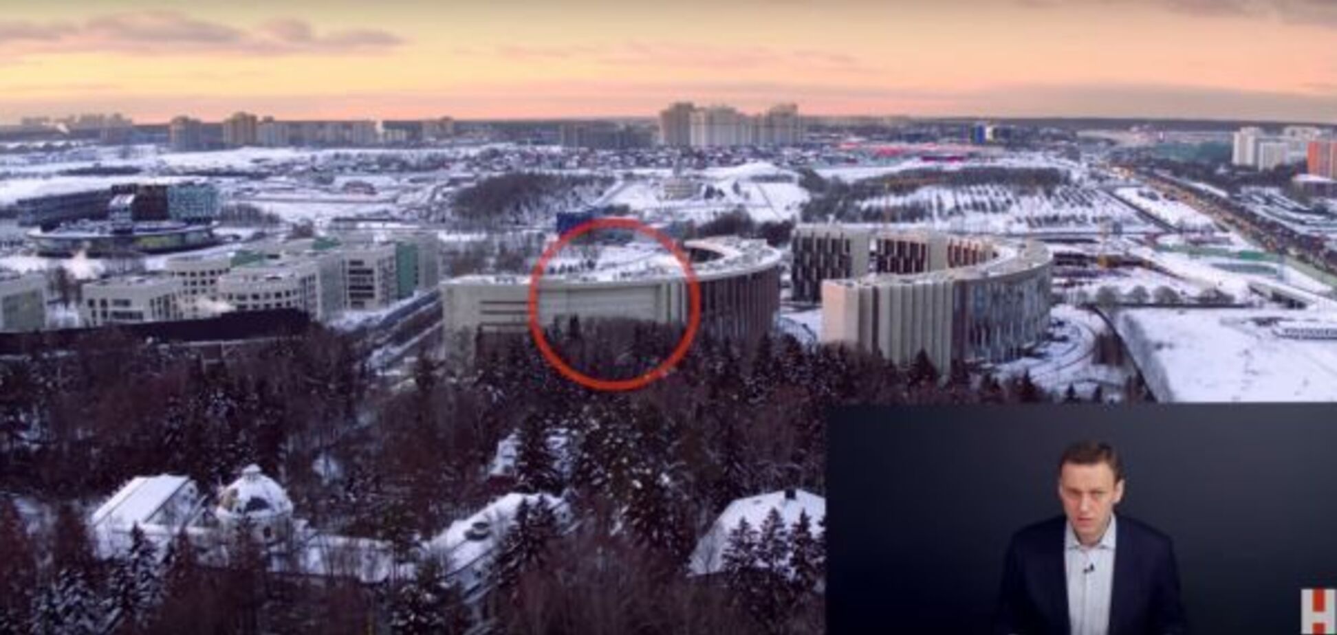 С глаз долой: в России людям замуровали окна, чтобы спрятать дачу зама Медведева