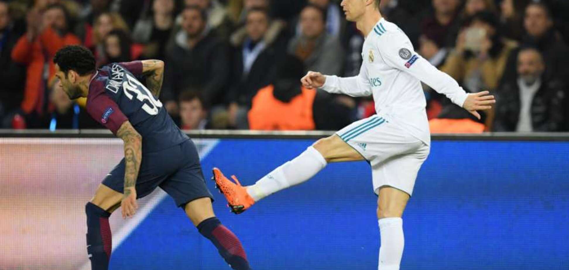 Гидота дня: футболіст збірної Бразилії витер соплі об Роналду під час матчу Ліги чемпіонів