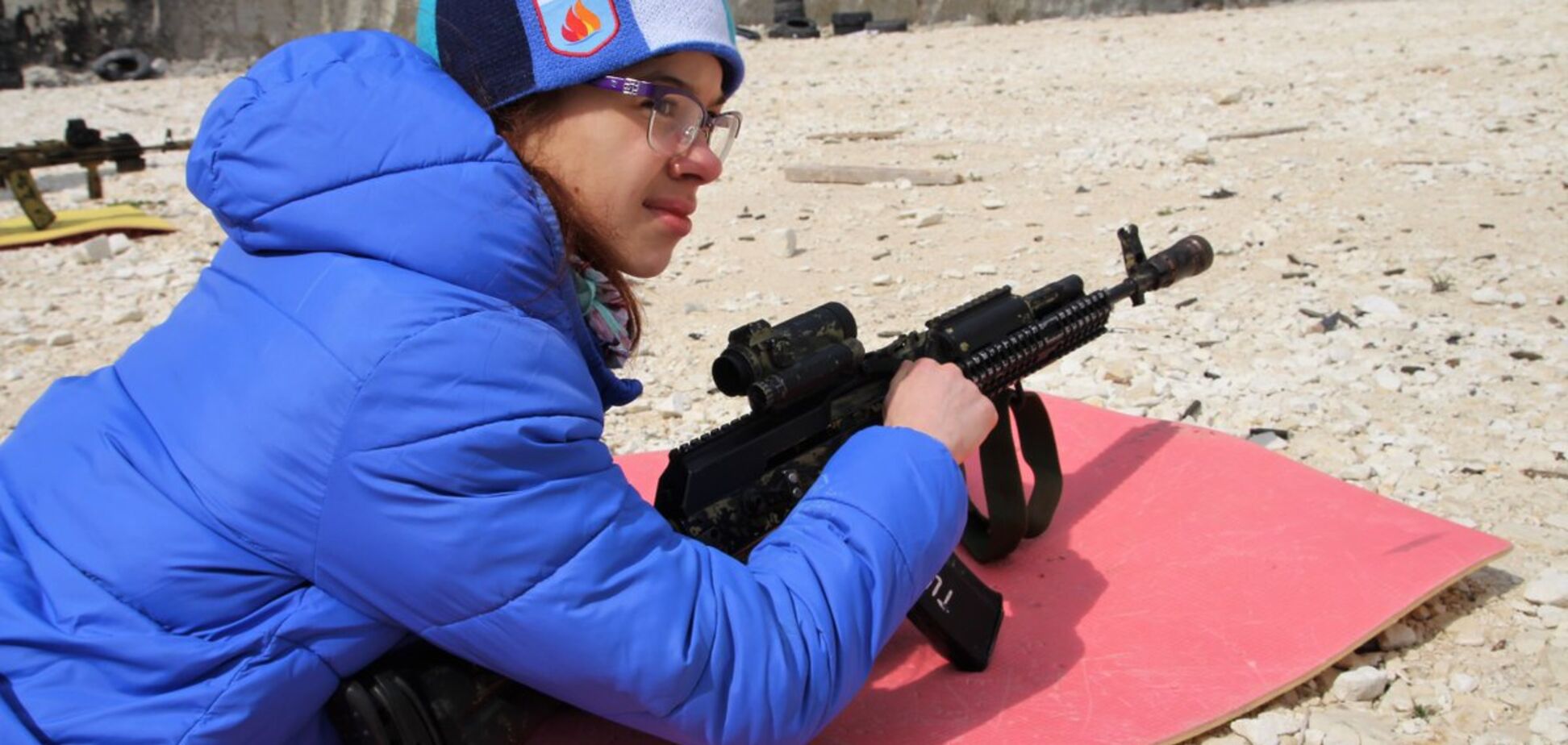 Учат убивать с детства? Появились жутковатые фото из пионерлагеря в Крыму