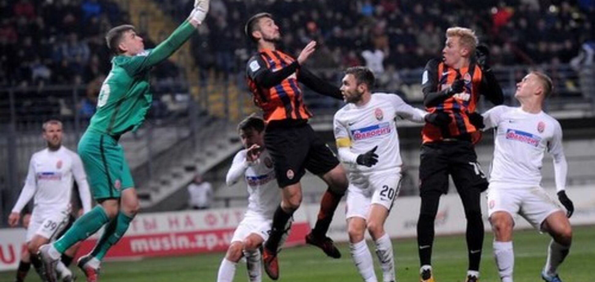 Воротар збірної України здійснив подвійний сейв за три секунди: ефектне відео