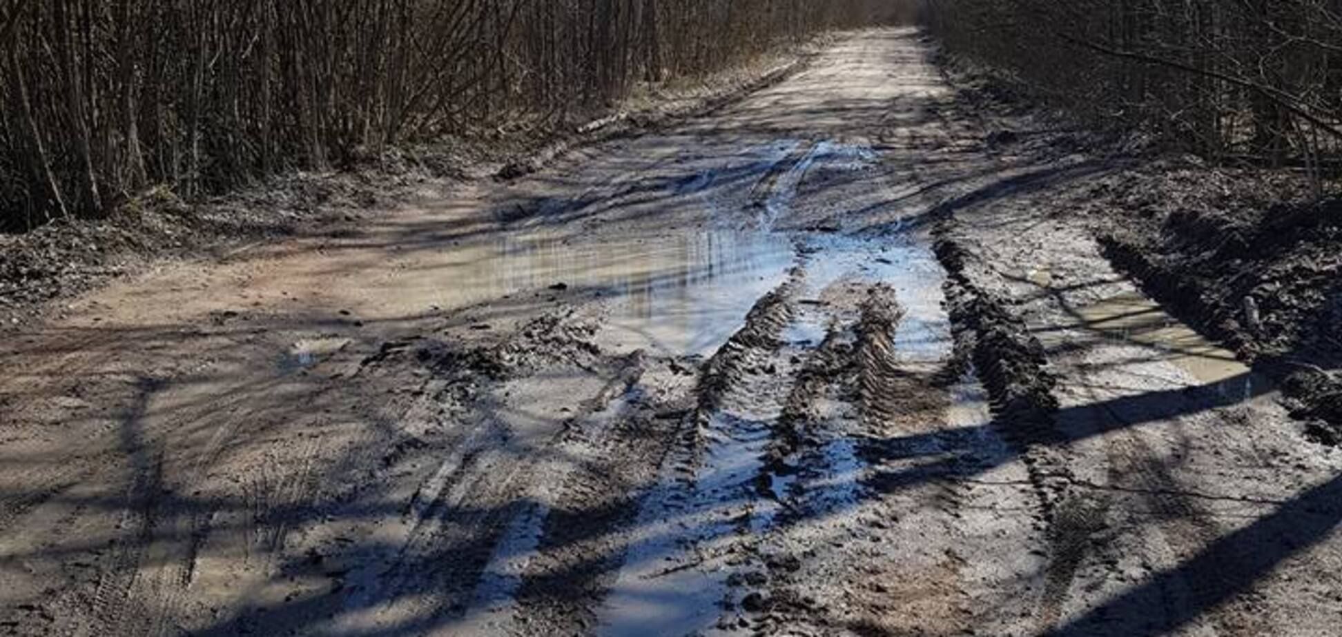 'Не доїдеш': з'явилися показові знімки стану доріг в Україні