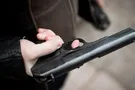 подросток пистолет