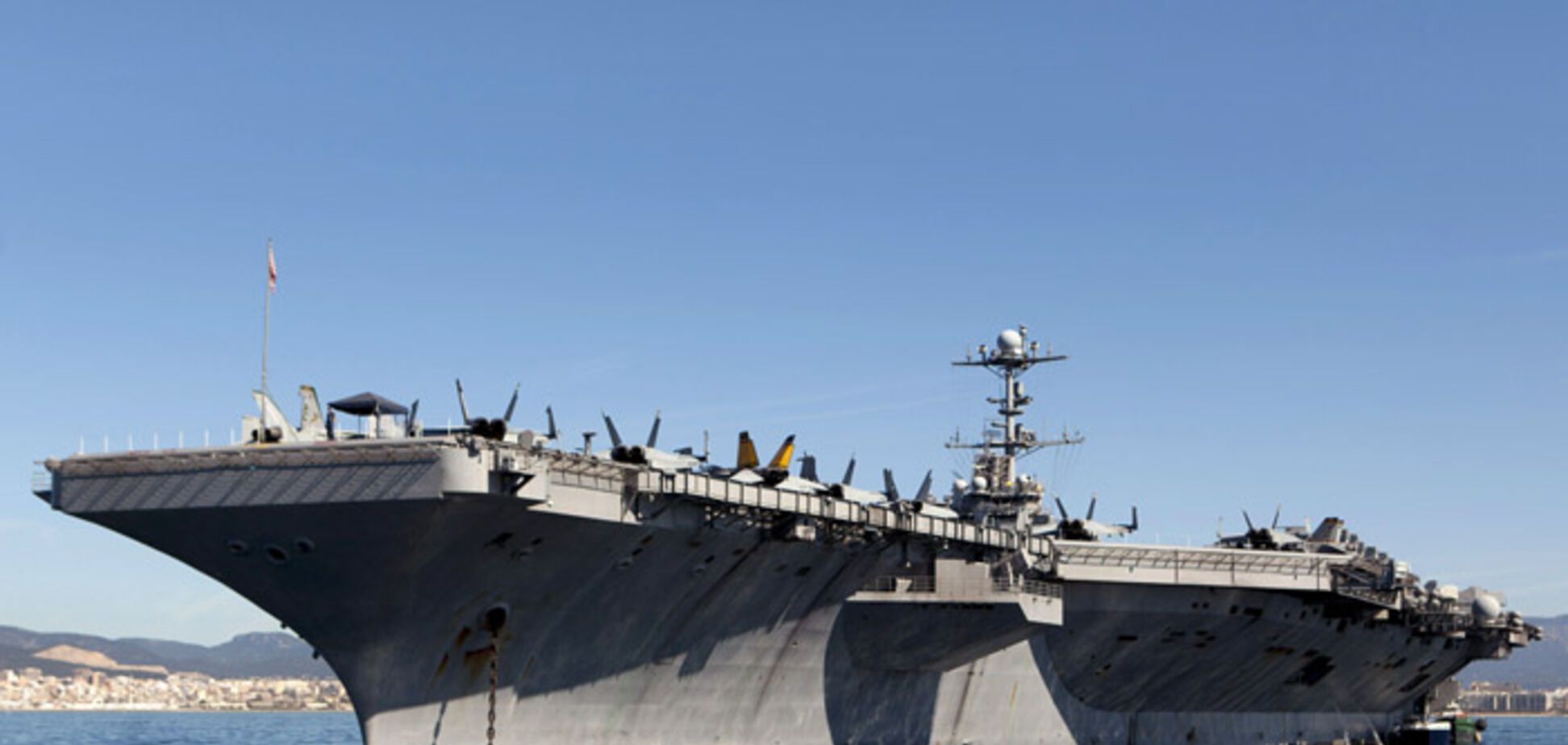 США отправляет в Сирию гигантский авианосец: почему России будет туго