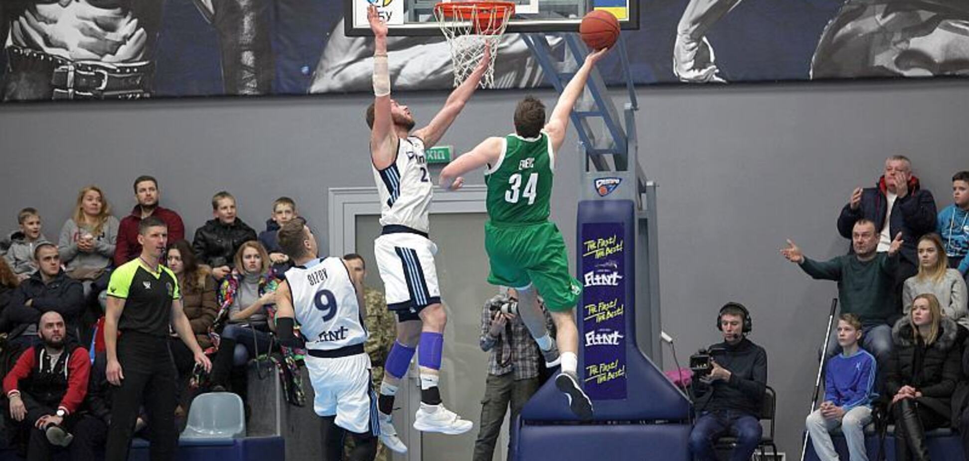 'Днепр' с разгрома стартовал в полуфинале Суперлиги Пари-Матч