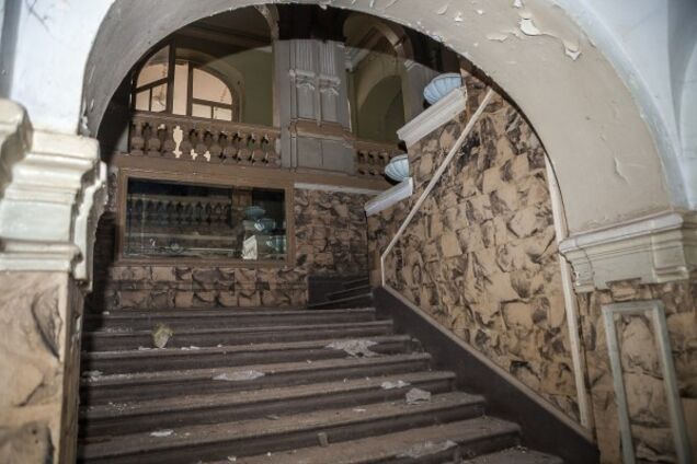 У Дніпрі руйнується старовинна будівля 'Англійського клубу'