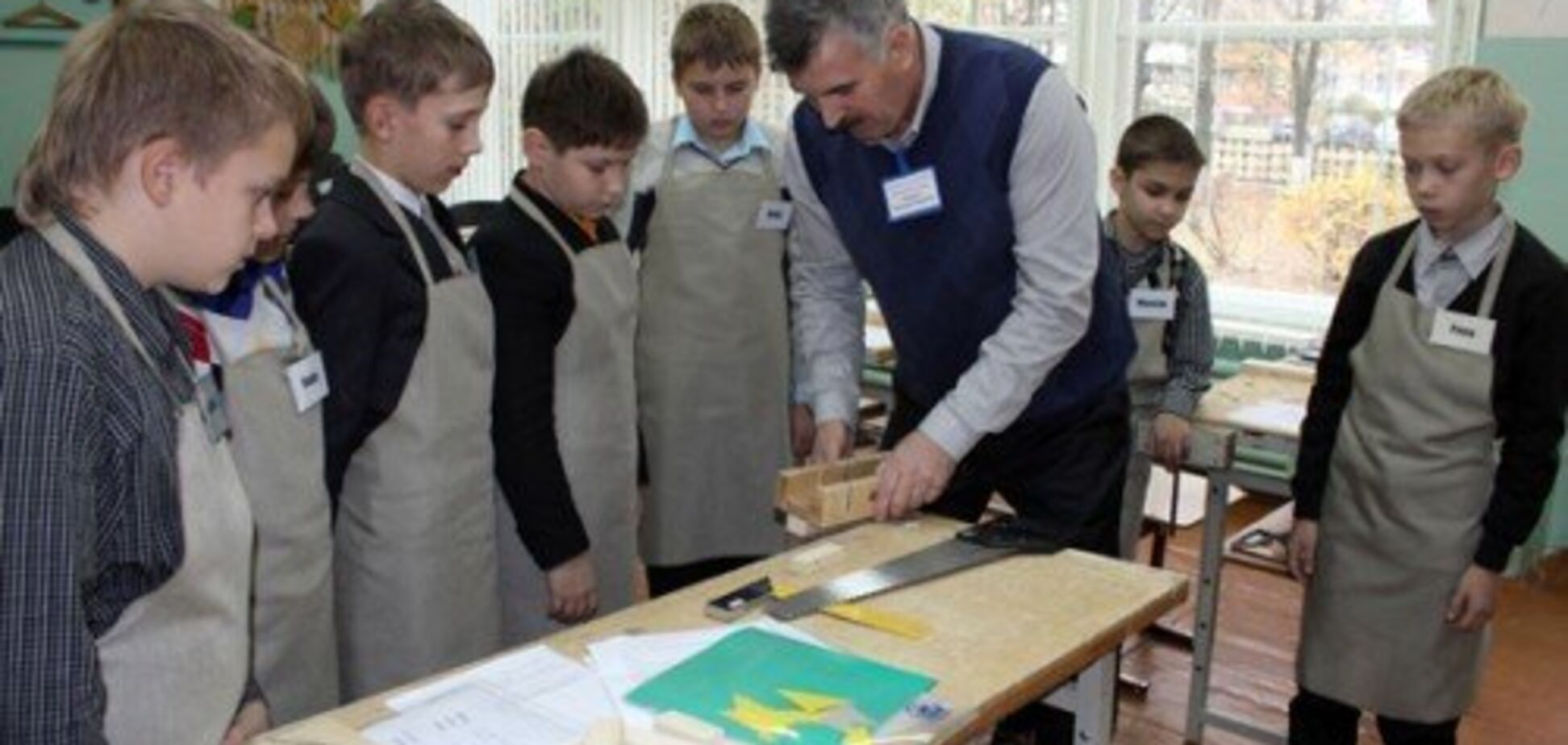 Мальчиков — к плите, девочек — к станкам: в школах Украины наметили гендерную революцию