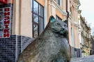 В Одессе увековечили самую толстую базарную кошку