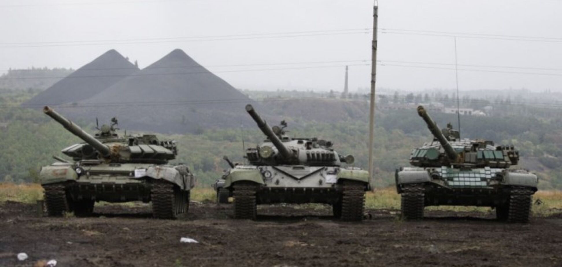 Террористы 'ЛНР' стянули в Луганск танки и 'Грады'