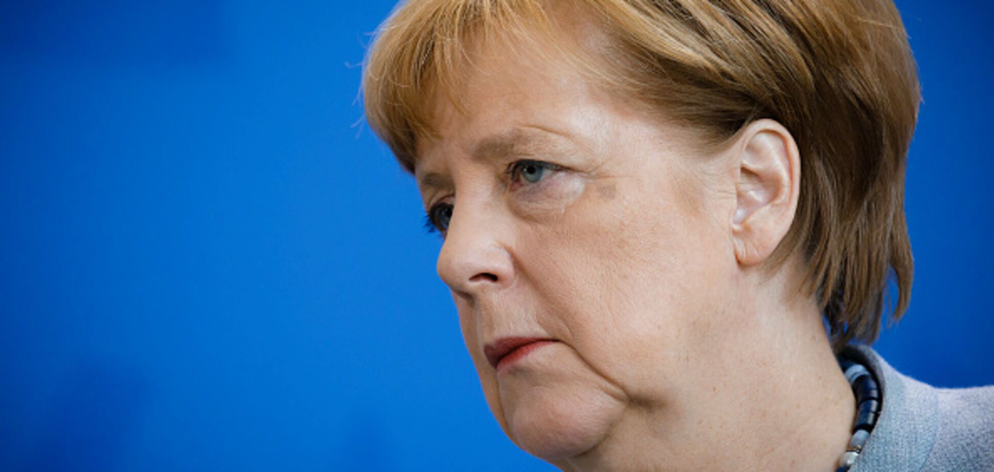 'Там гибнут люди!' Меркель в Италии рассказала о войне на Донбассе