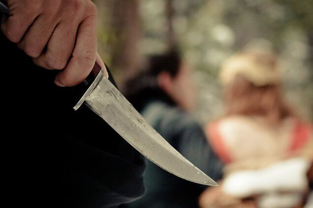 Важкі поранення: в Канаді невідомі порізали перехожих ножами