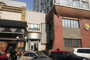 Место выстрела из гранатомета в центре Киева
