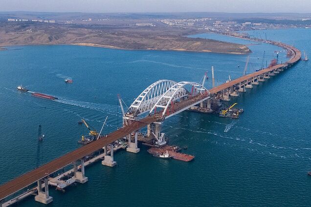 Оккупанты подарили РФ часть Тузлы под Крымский мост