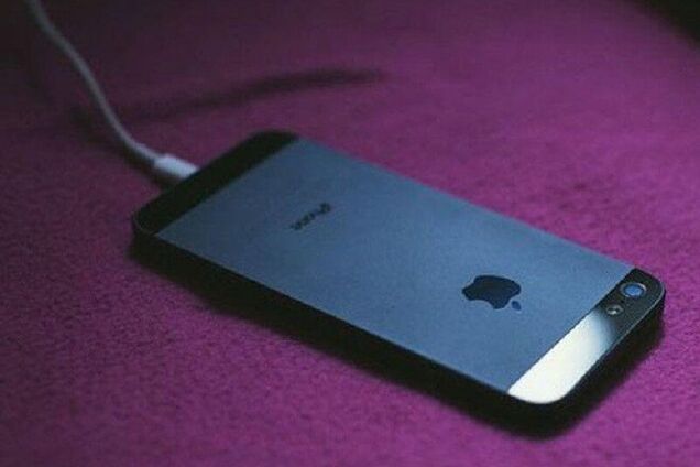 'А ты уже растоптал iPhone?' Российский депутат нелепо ответил США