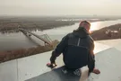 20 экстремалов забрались на Арку Дружбы народов: яркие фото и видео