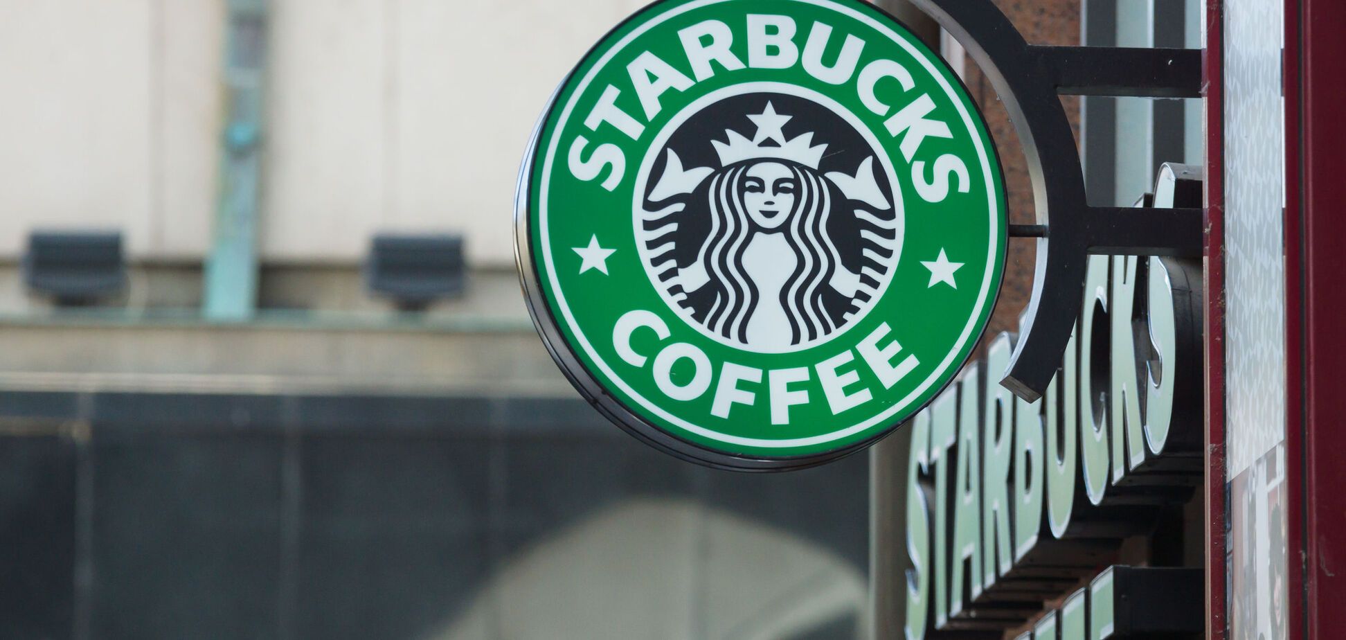 Знаменитая сеть кофеен в США попала в расистский скандал