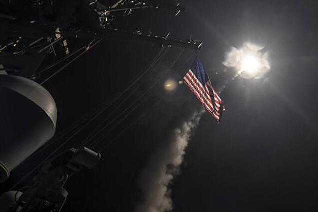 Жги: в Крыму отомстили портретам Трампа, Макрона и Мэй за Сирию