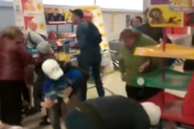 Росіяни влаштували жорстку бійку в магазині через іграшки: відеофакт