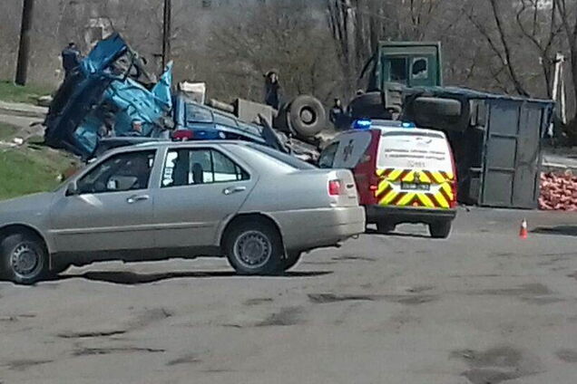 Посипалися кістки: на Луганщині в ДТП з маршруткою постраждало 10 осіб