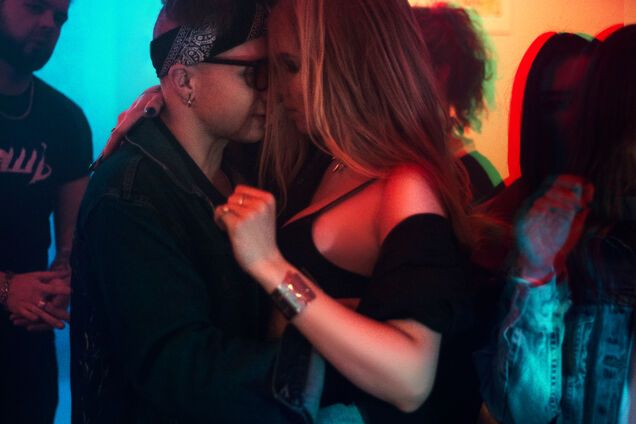 Певица LELA провела ночь с известным блогером Мартыненко