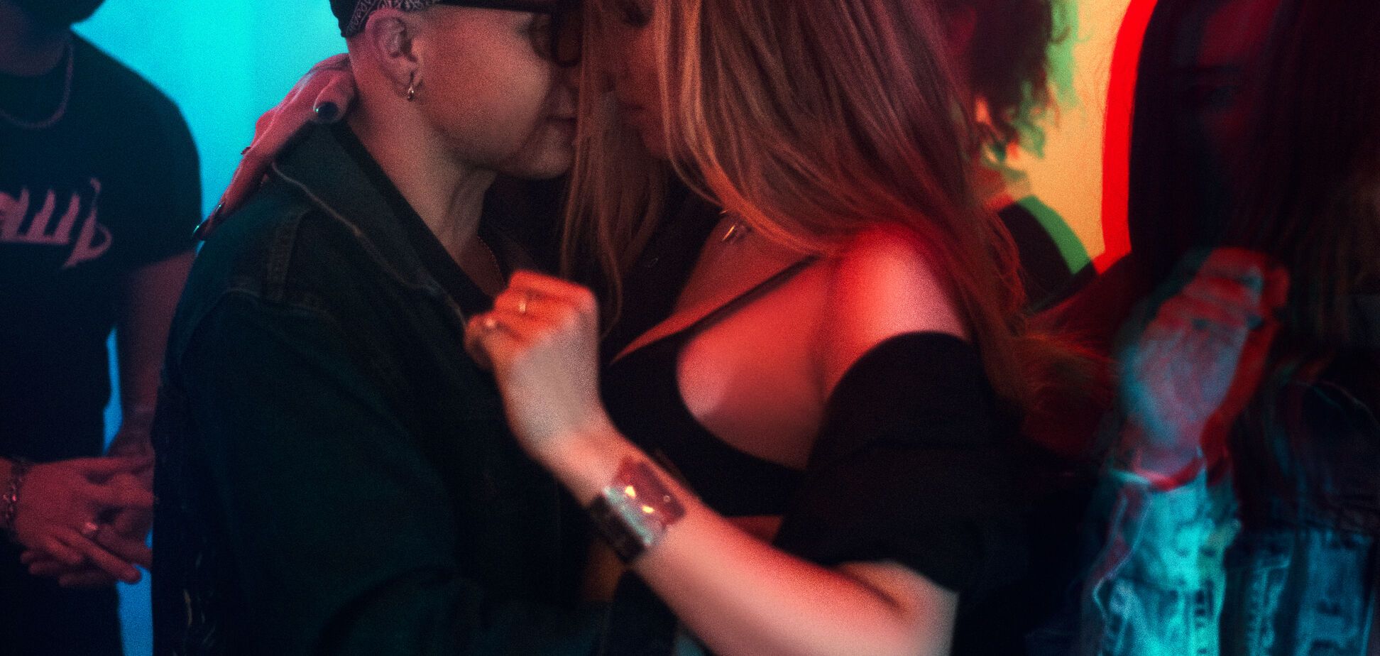 Певица LELA провела ночь с известным блогером Мартыненко