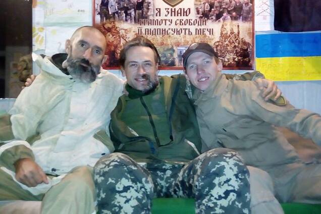 Небритый и с гранатой: появились новые фото Пашинина в зоне АТО