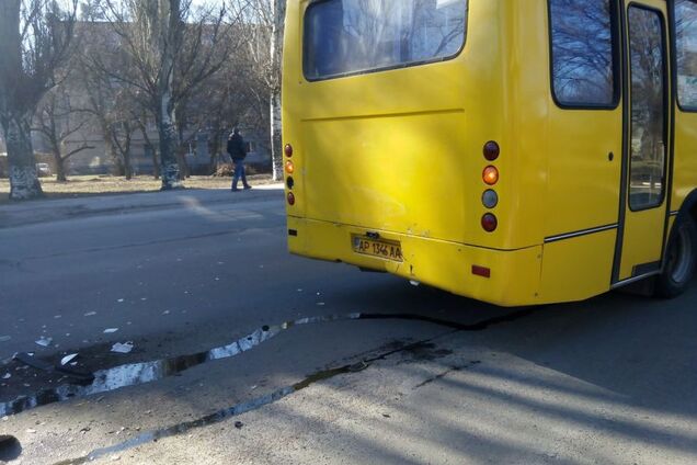 В Запорожье водитель маршрутки жестоко обошелся с инвалидом на костылях