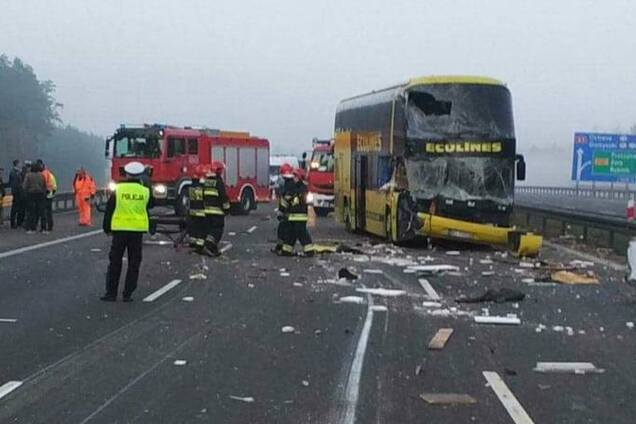 Автобус з українцями потрапив у ДТП в Польщі: всі подробиці