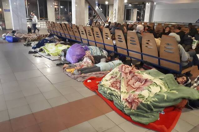 Ромы 'захватили' вокзал в Киеве: в полиции отмахнулись
