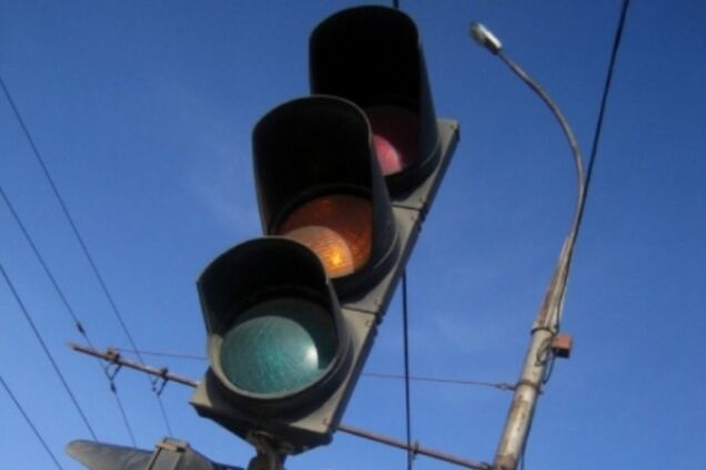 В Україні скасують жовтий сигнал світлофора? У Кабміні все пояснили