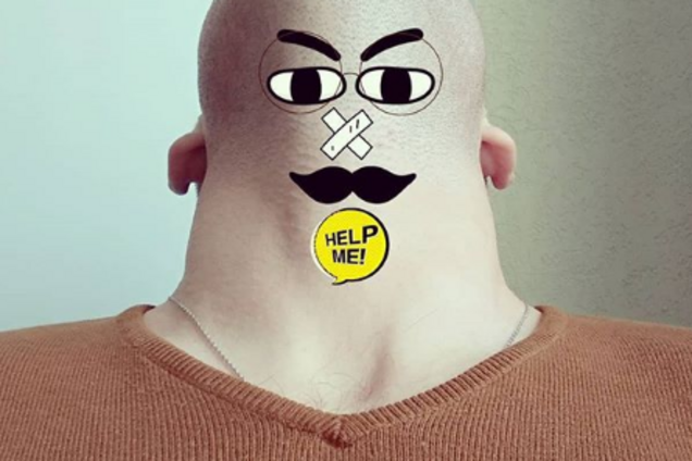 Вид снизу: мужчины запустили странный флешмоб в сети